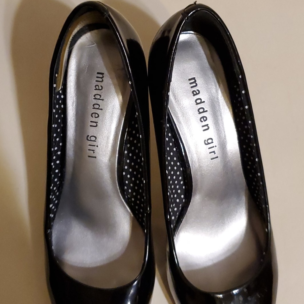 Shoes - Picture 4 of 4